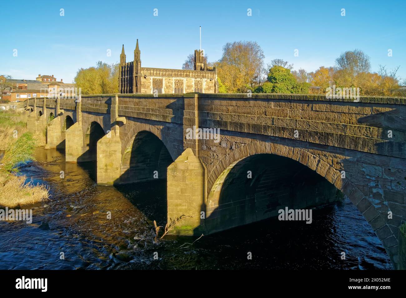 UK, West Yorkshire, Wakefield, Chantry Chapel of St Mary the Virgin & the Medieval Bridge over the River Calder Stock Photo