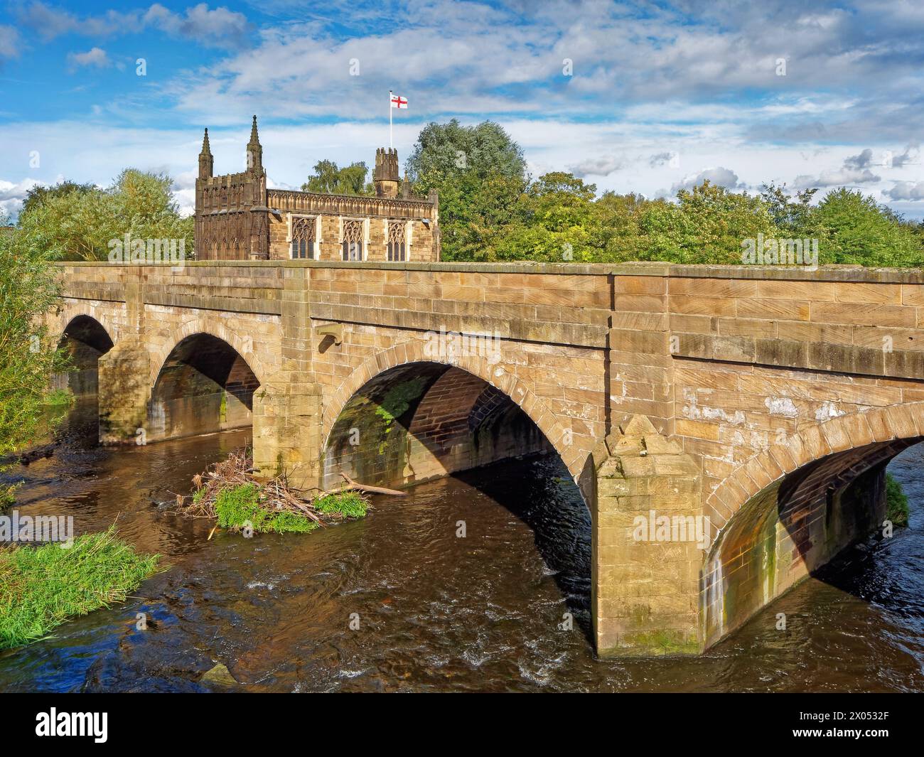 UK, West Yorkshire, Wakefield, Chantry Chapel of St Mary the Virgin & the Medieval Bridge over the River Calder. Stock Photo