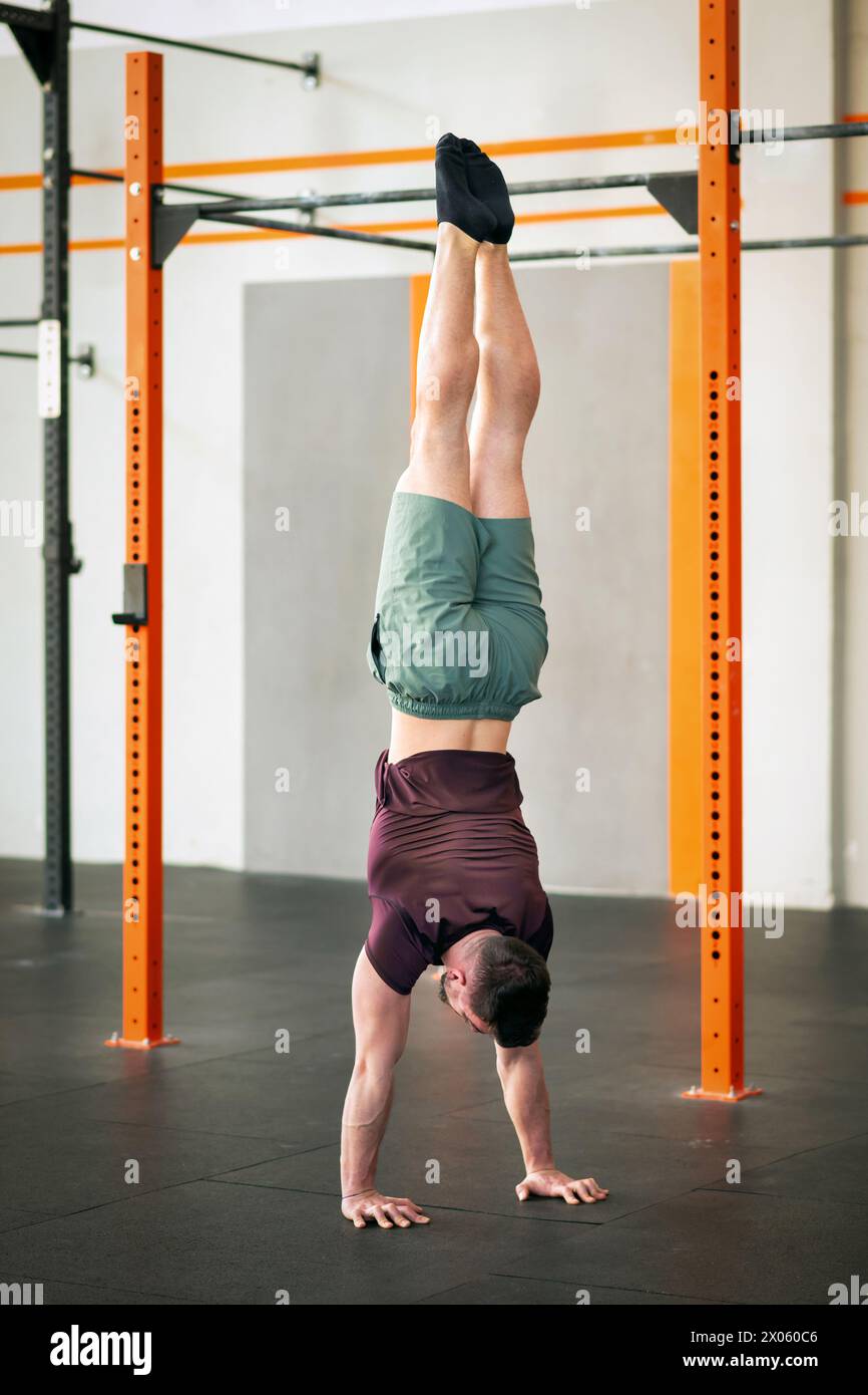 Calisthenics fitness vertical hi res stock photography and images Alamy