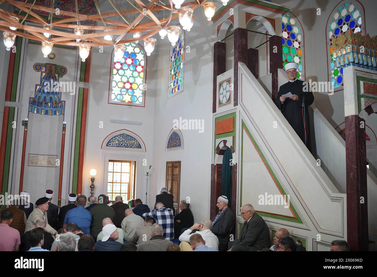 Hundreds of believers prayed the Eid prayer in the Ferhadija mosque on April 10, 2024 in Banja Luka, Bosnia and Herzegovina. It was led by the Mufti of Banja Luka, Ismail ef. Smajlovic. The prayer was attended by many believers from other cities of Bosnia and Herzegovina and abroad. After the Bajram prayer, the mayor of Banja Luka, Drasko Stanivukovic congratulated the Muslims and handed out Bijrambanka to the youngest. Photo: Dejan Rakita/PIXSELL Credit: Pixsell/Alamy Live News Stock Photo