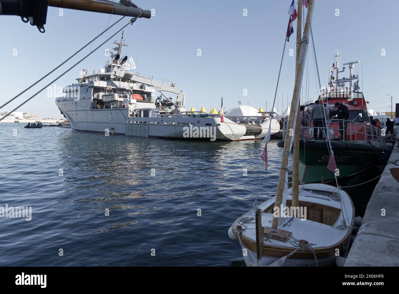 Sete, France.16th April, 2022.The tugboat “La Seine”, a multi-purpose ...
