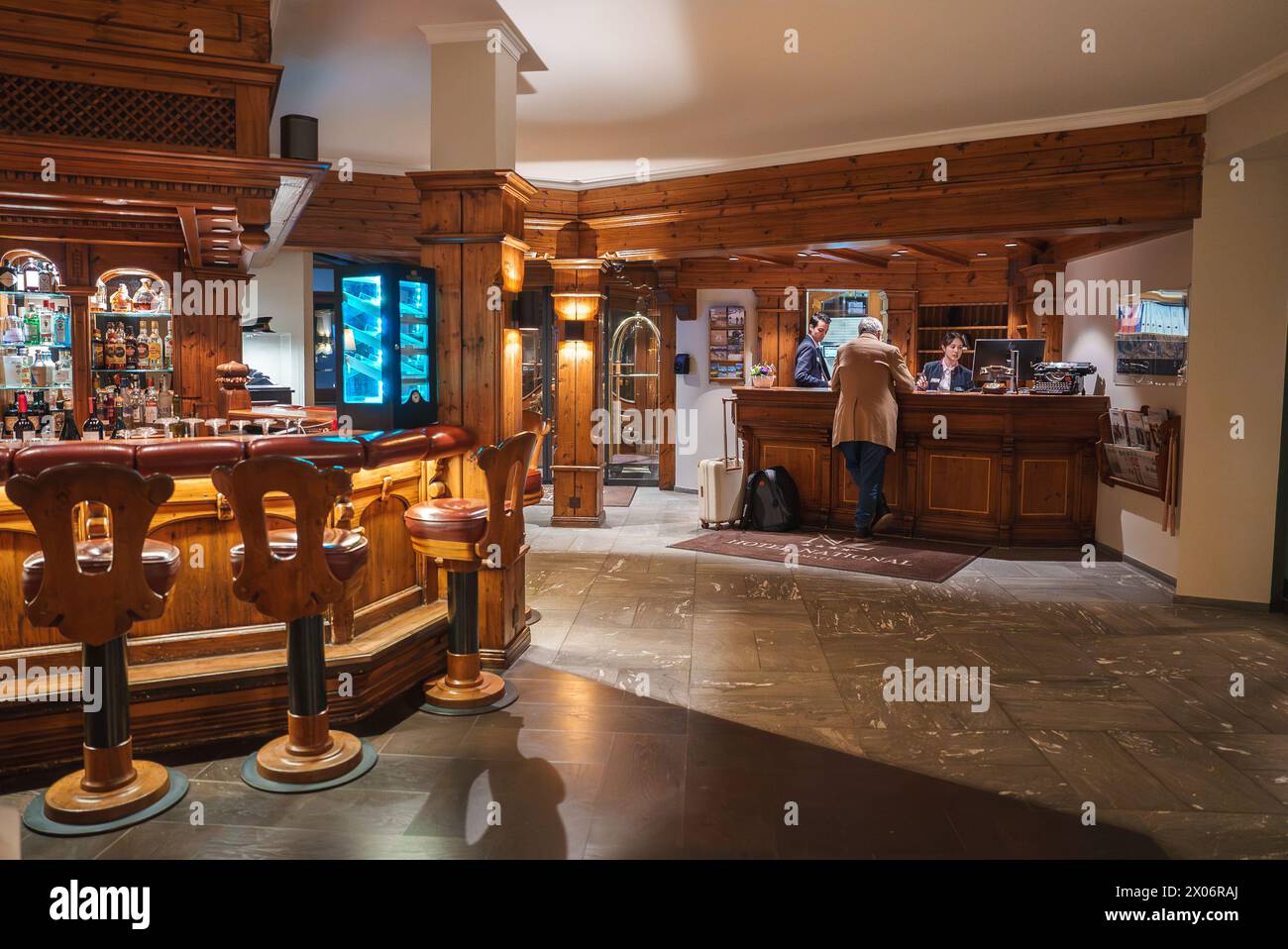 Luxury Hotel Reception And Bar In Zermatt Ski Resort Stock Photo Alamy luxury-hotel-reception-and-bar-in-zermatt-ski-resort-stock-photo-alamy