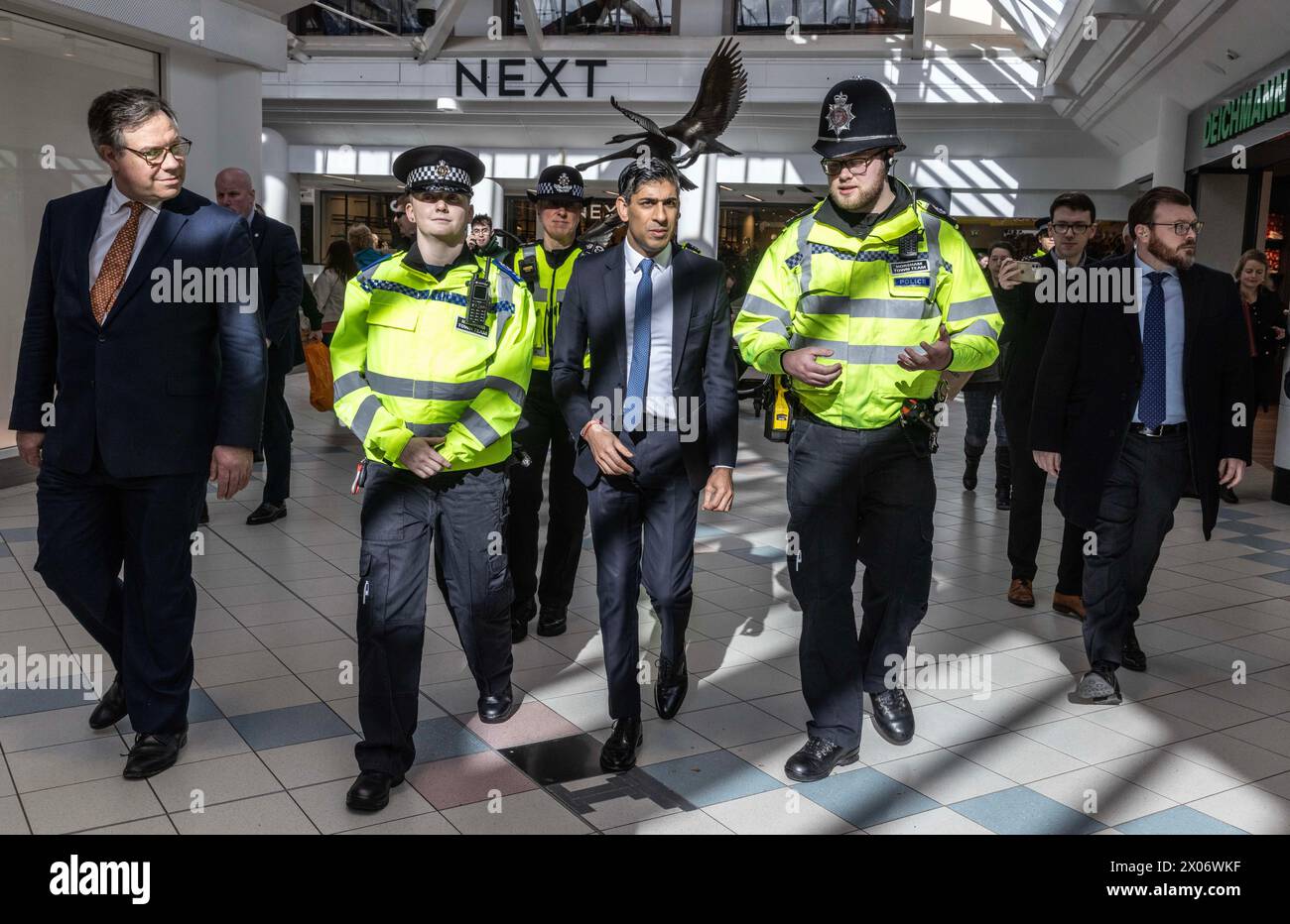 Prime minister rishi sunak (centre) walks through swan walk shopping ...