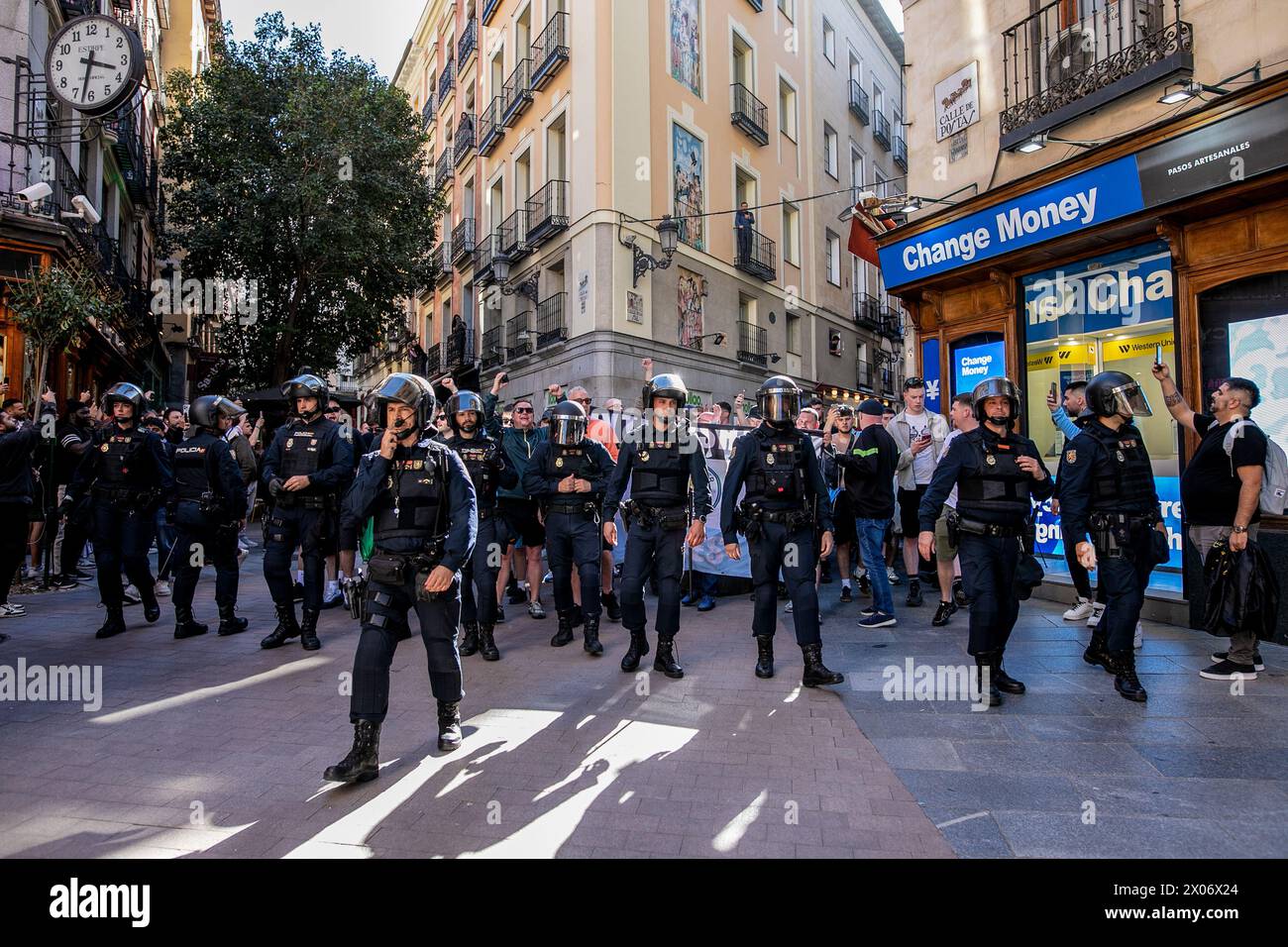 Santiago bernabeu fans hi-res stock photography and images - Page 8 - Alamy