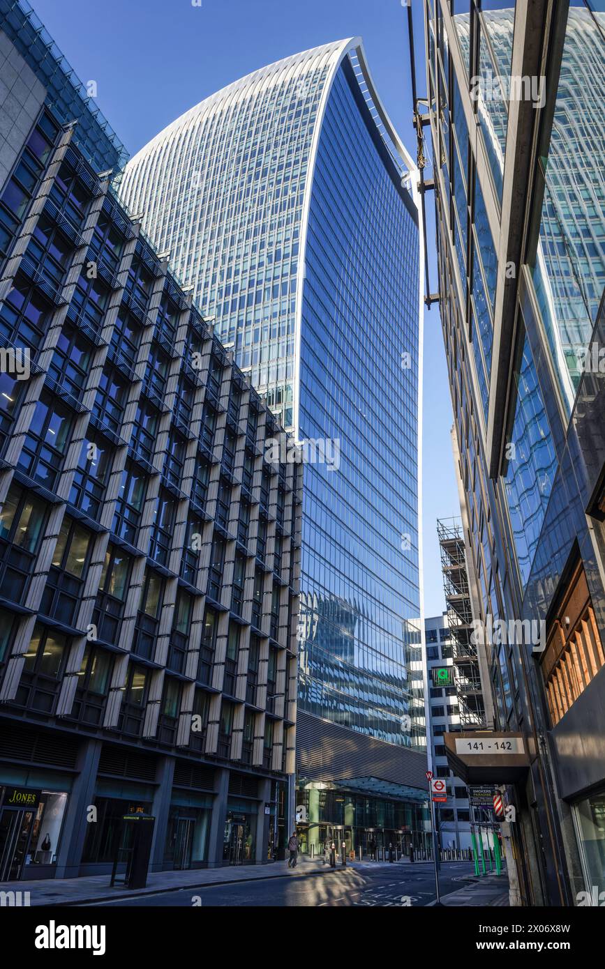 20 Fenchurch Street, the Walkie Talkie building (centre). A Neo