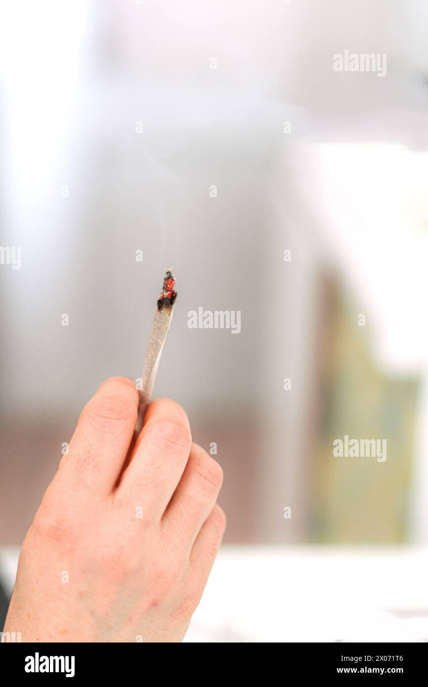 Young people smoking weed hi-res stock photography and images - Alamy