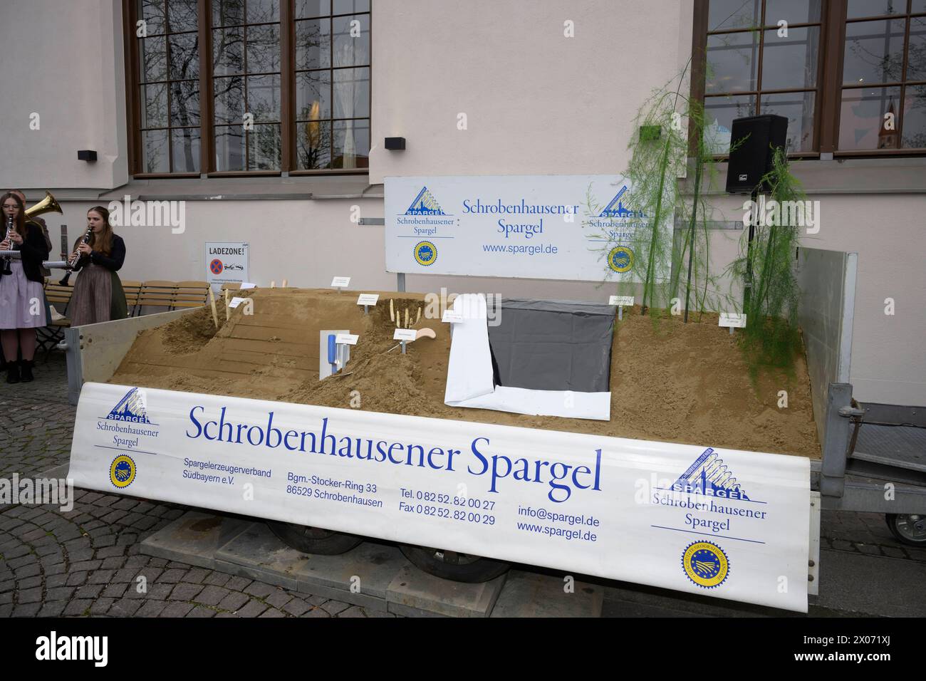 Frischer Schrobenhausener Spargel Spargelsaisoneröffnung 2025 vor dem