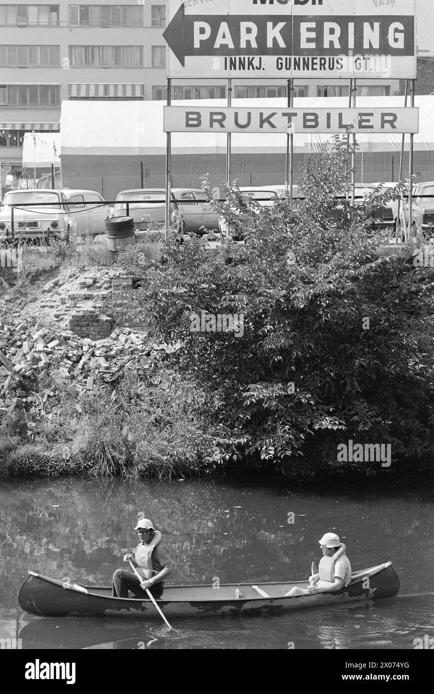 Actual 31 - 2 - 1973: In a canoe through OsloIs it possible to paddle