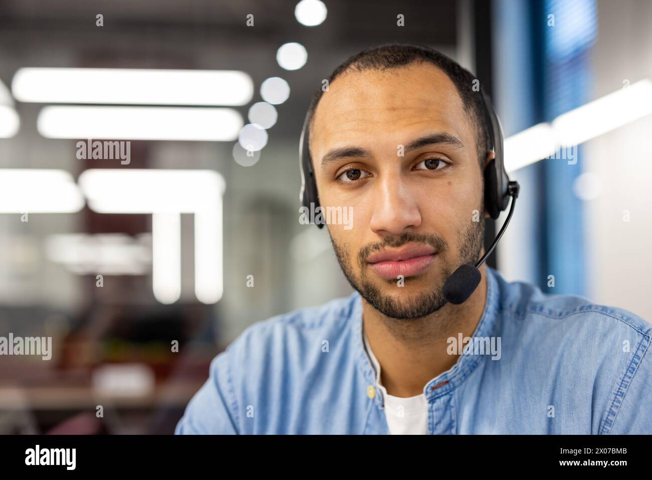 Arab man microphone hi-res stock photography and images - Alamy