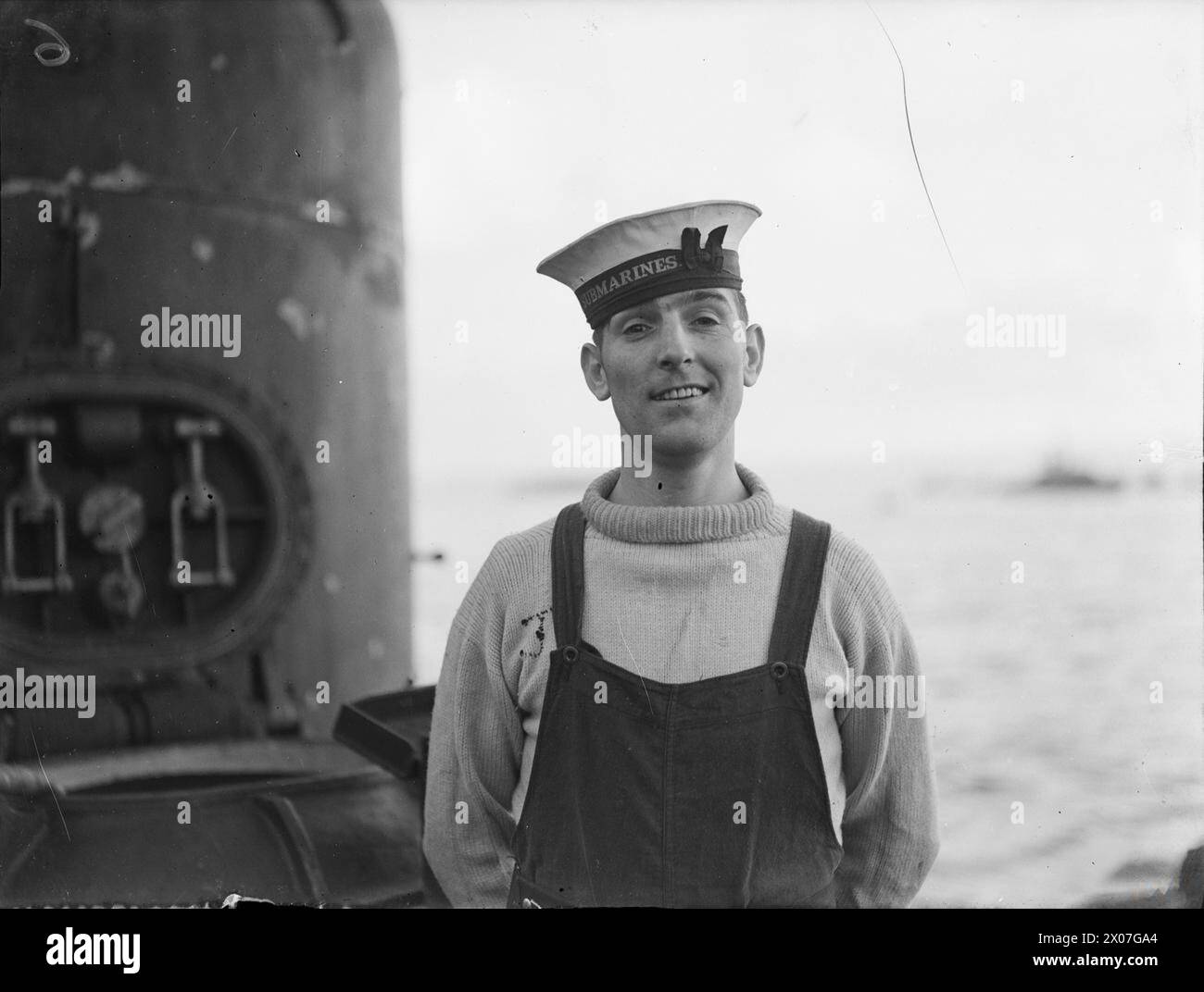 LT N L A JEWELL, RN - CAPTAIN OF THE 'SECRET MISSION' SUBMARINE. 25 JANUARY 1943, HOLY LOCH. LT N L A JEWELL, RN, CAPTAIN OF HMS/M 219 HAS MADE SOME SPECTACULAR CONTRIBUTIONS TO THE SUCCESS OF THE ALLIED NORTH AFRICAN OFFENSIVE. ON HIS FIRST OPERATIONAL COMMAND HE WAS ENTRUSTED WITH THREE HIGHLY IMPORTANT SECRET MISSIONS: (1) MAKING IMPORTANT RECONNAISSANCE OFF THE ALGERIAN COAST TO PREPARE FOR THE OFFENSIVE OPENING; (2) LANDING AND RE-EMBARKING THE SECRET MISSION OF US ARMY OFFICERS WHO MADE CONTACT WITH PRE-ALLIED FRENCH LEADERS AND CLEARED THE WAY FOR THE ALLIED OPERATIONS; (3) EMBARKING GE Stock Photo