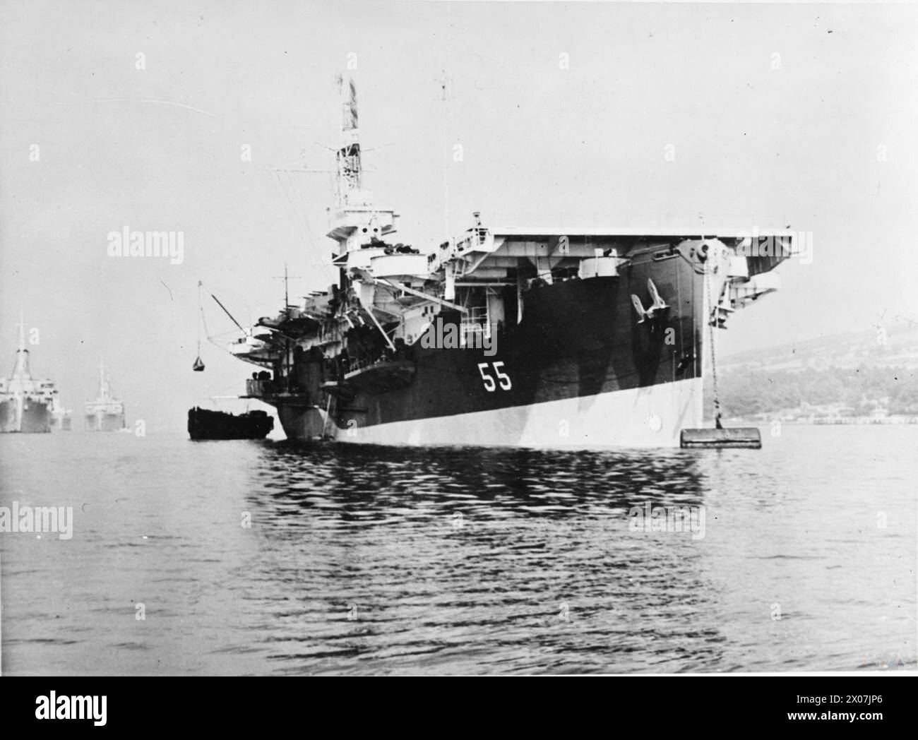HMS SMITER, BRITISH ESCORT CARRIER. 17 AUGUST 1944, PARELOCK. - Half bows view of the SMITER Stock Photo