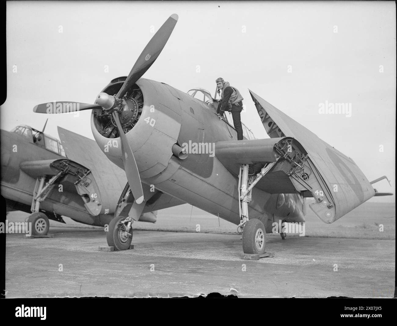 A royal navy sub lieutenant hi-res stock photography and images - Page 2 -  Alamy