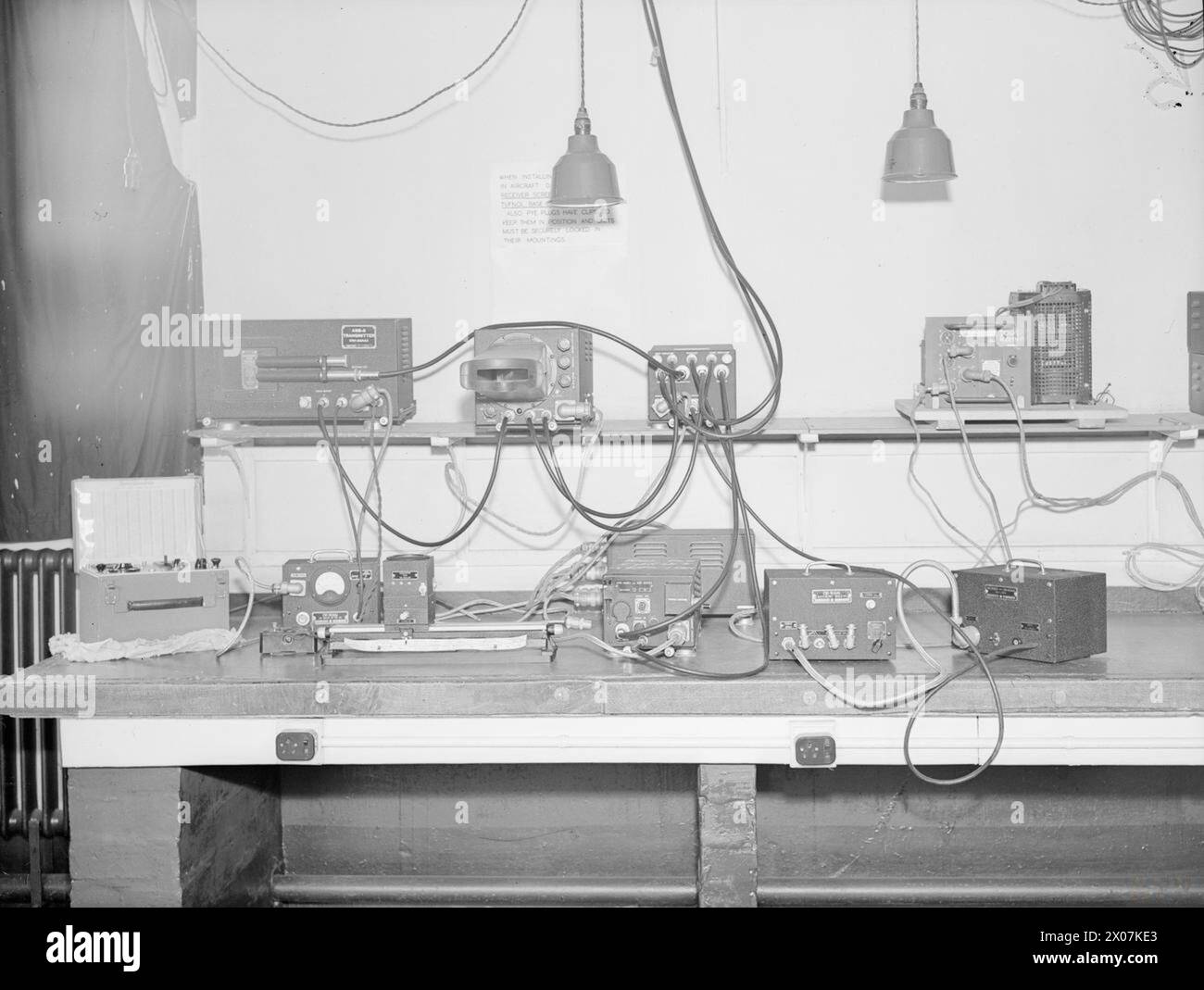 RADAR AND RADAR EQUIPMENT AT HMS ARIEL, ROYAL NAVAL AIR RADIO MECHANICS TRAINING ESTABLISHMENT NEAR WARRINGTON, 24 JULY 1945. - ASB-8 with test equipment Stock Photo