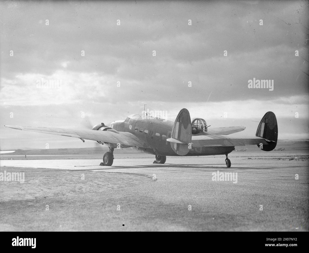 AMERICAN AIRCRAFT IN RAF SERVICE 1939-1945: LOCKHEED L-214 & L-414 HUDSON. - Hudson Mark I, N7326 ZS-F, of No. 233 Squadron RAF based at Aldergrove, County Antrim, preparing to take off from Leuchars, Fife  Royal Air Force, Maintenance Unit, 235 Stock Photo