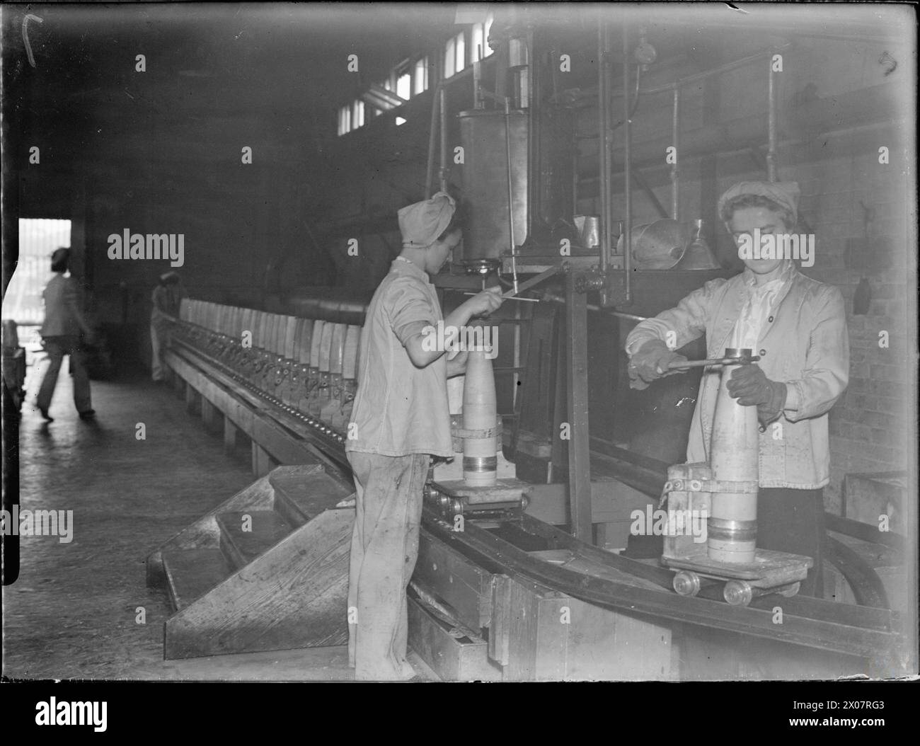 THE ROYAL NAVY DURING THE SECOND WORLD WAR Women working in the shell