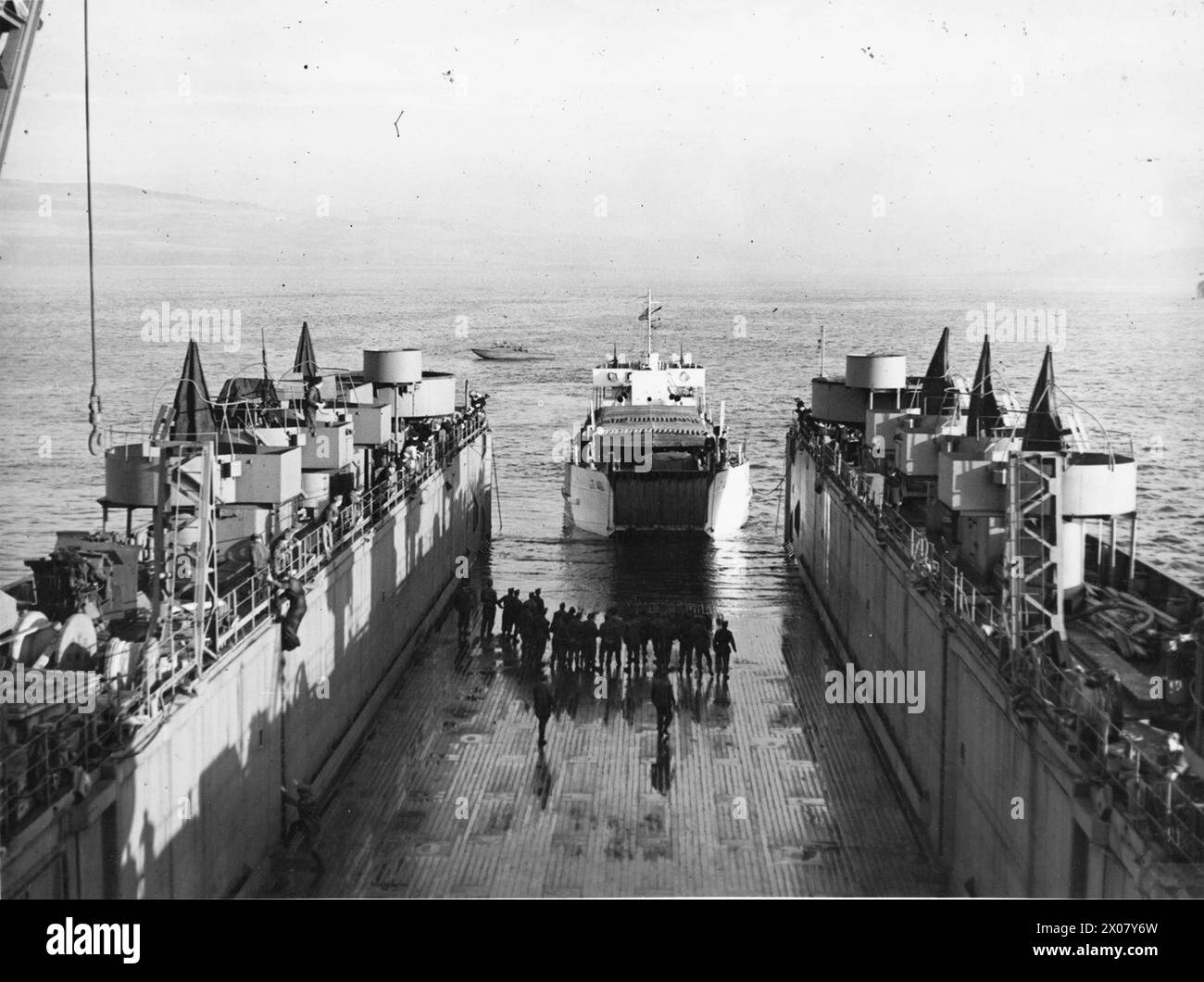 World war ii amphibious operations hi-res stock photography and images ...