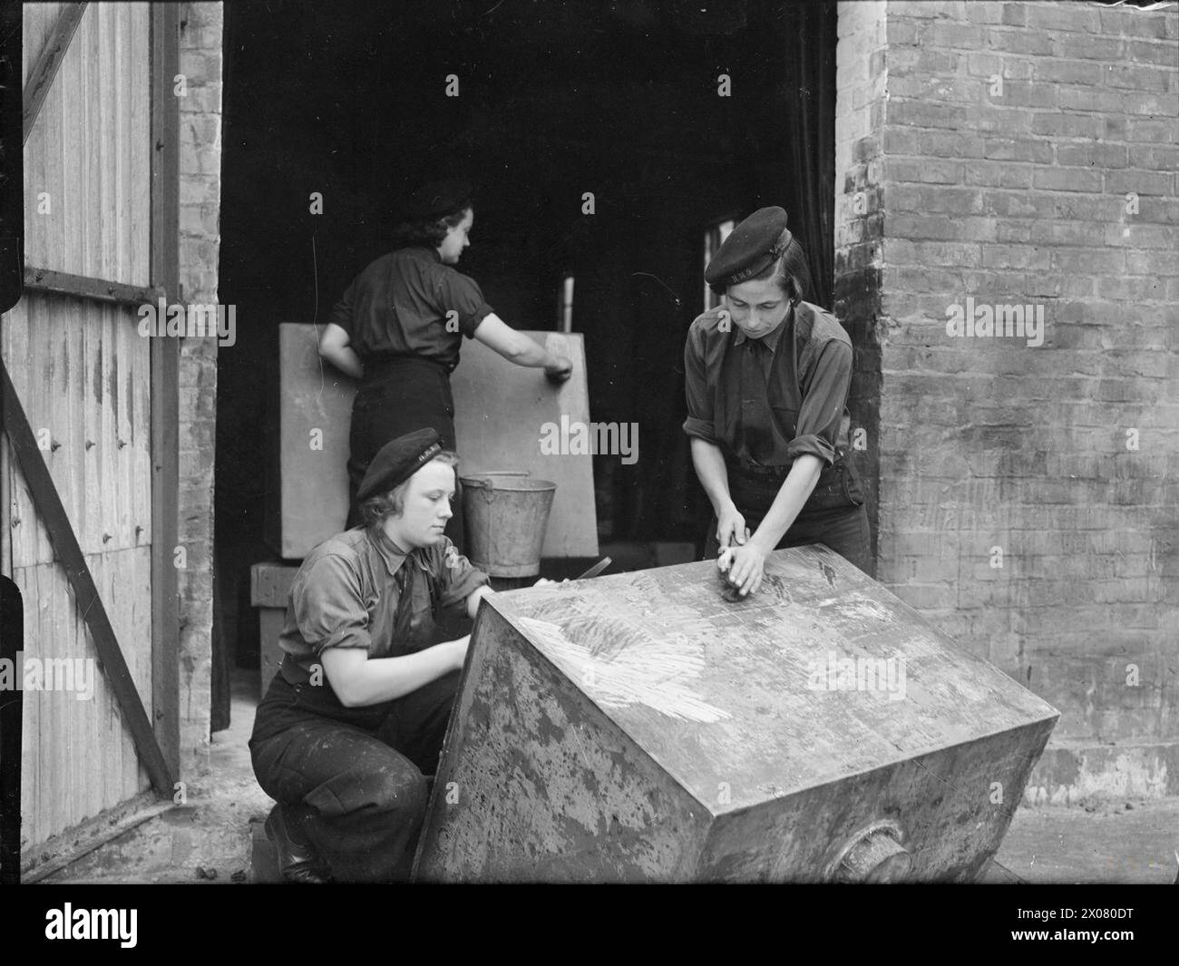 THE ROYAL NAVY DURING THE SECOND WORLD WAR - Two WRNS craftswomen ...