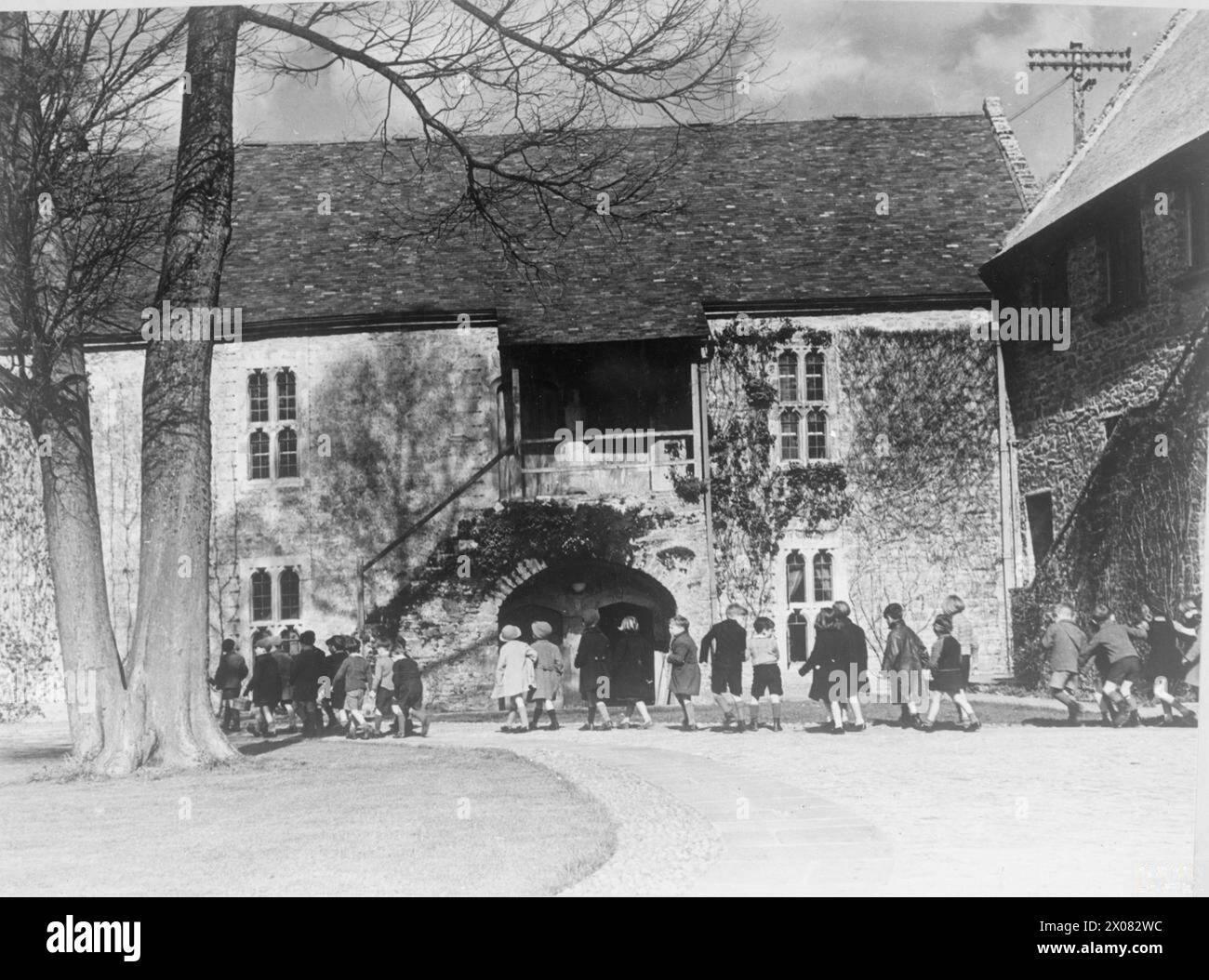 COLONY FOR ARTISTS UNDER SIX: EVACUEES TO DARTINGTON HALL, TOTNES ...