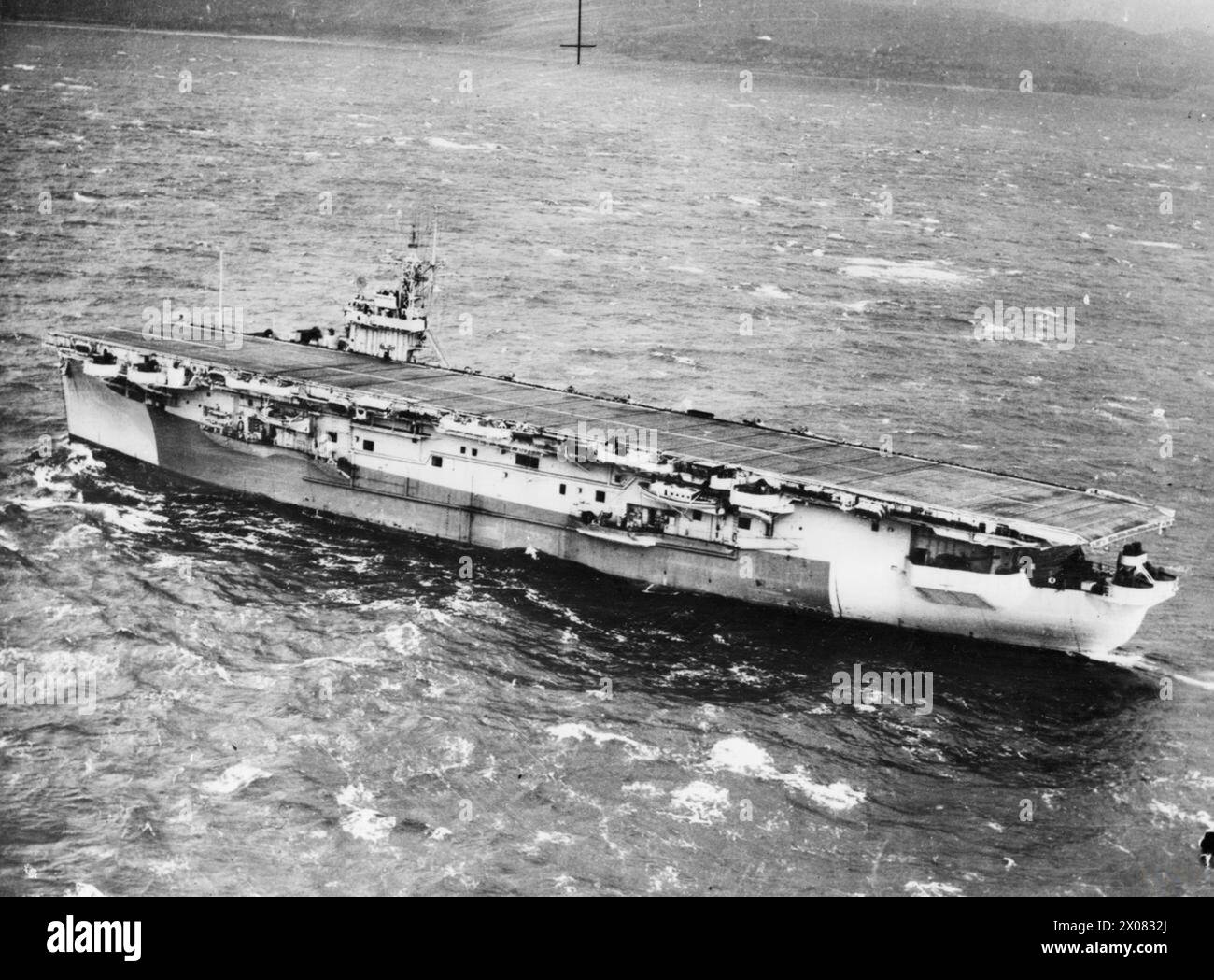 HMS ARBITER, BRITISH SMITER CLASS ESCORT CARRIER. FEBRUARY AND MARCH 1945, AT SEA, FROM THE AIR. - , Royal Navy, ARBITER (HMS) Stock Photo