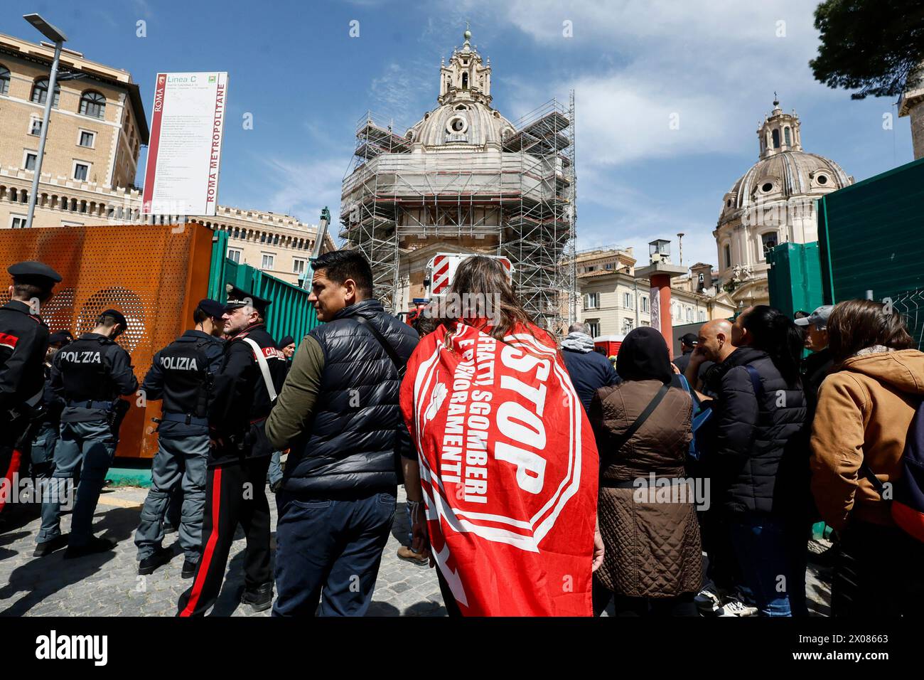 Roma, Italia. 10th Apr, 2024. I movimenti per il diritto all'abitare occupano le impalcature della chiesa di Santa Maria di Loreto in piazza Venezia - Cronaca - Roma, Italia - Mercoled&#xec; 10 Aprile 2024 (foto Cecilia Fabiano/LaPresse) The movements for the right to live occupy the scaffolding of the church of Santa Maria di Loreto in Piazza Venezia - News - Rome, Italy - Wednesday April 10, 2024 (photo Cecilia Fabiano/LaPresse) Credit: LaPresse/Alamy Live News Stock Photo