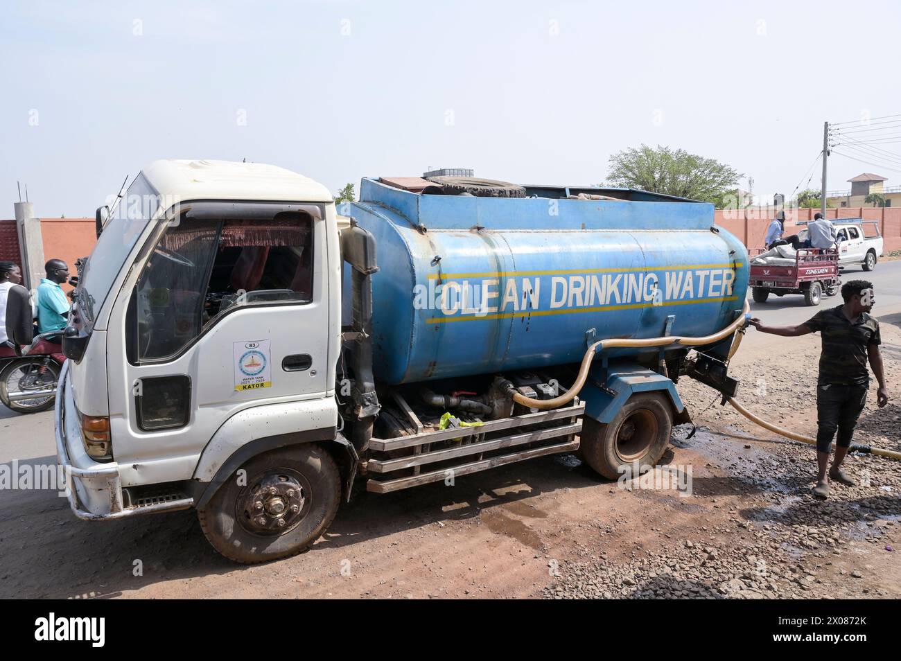 SOUTH-SUDAN, capital city Juba, water supply by tanker truck / SÜDSUDAN, Hauptstadt Juba, Wassertransport mit Tankwagen Stock Photo