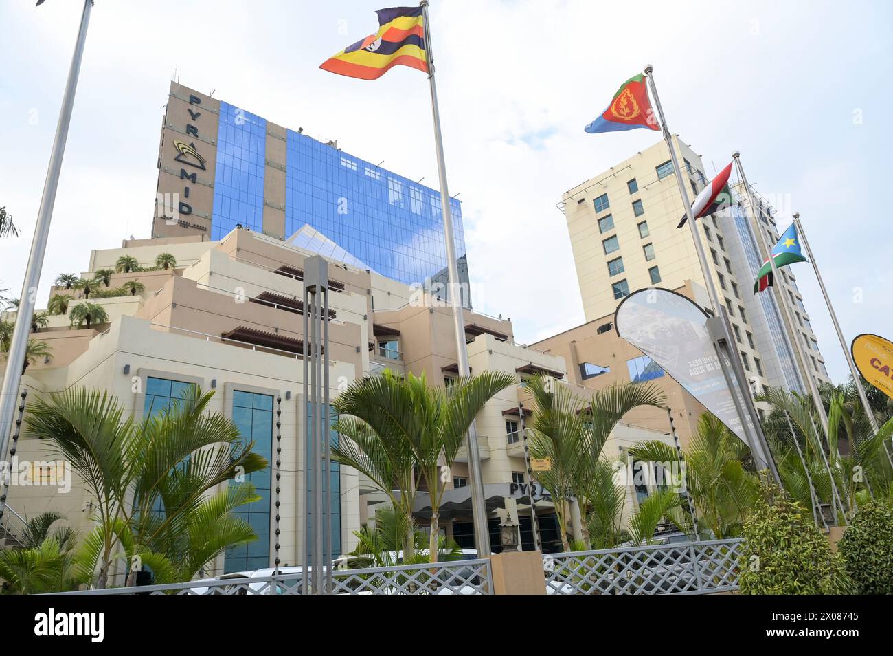 SOUTH-SUDAN, capital city Juba, luxury Hotel Pyramid / SÜDSUDAN, Hauptstadt Juba, Continental Hotel Pyramid und Radisson Hotel, hier wohnt der erste Vize Präsident und Riek Machar auf zwei Etagen und verprasst die Erdöl Einnahmen des Südsudan, er gehört zur Nuer Ethnie Stock Photo