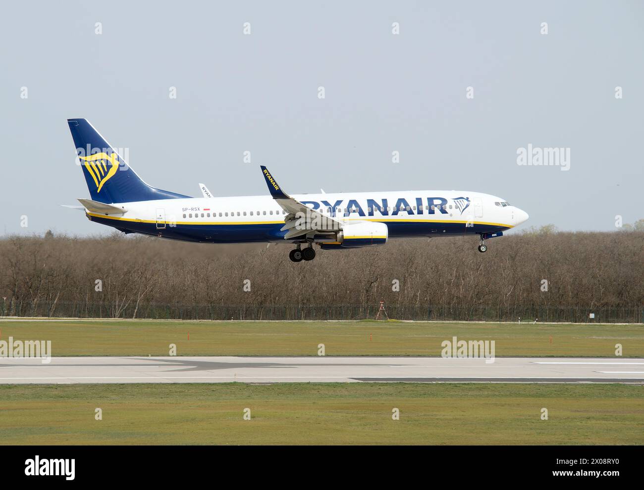 Ryanair (is an Irish ultralowcost carrier), Boeing 737800 airplane, Cargo hill, Budapest