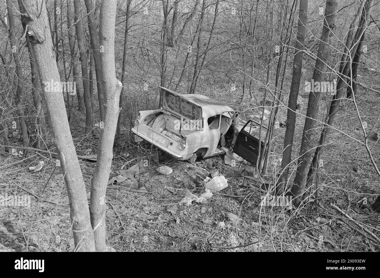 Actual 18 1 1974 Wreck on derailmentOslo Renholdsverk picks up car