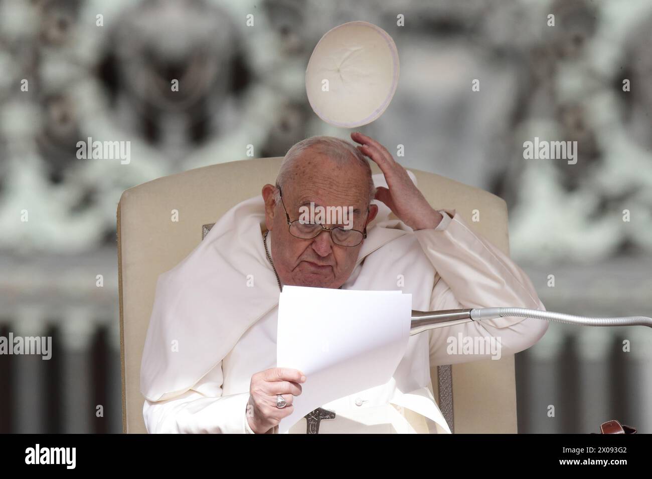 April 10, 2024 Vatican, Italy: POPE FRANCIS loses his zucchetto during his wednesday general audience in St. Peter's Square at the Vatican. (Credit Image: © Evandro Inetti/ZUMA Press Wire) EDITORIAL USAGE ONLY! Not for Commercial USAGE! Stock Photo