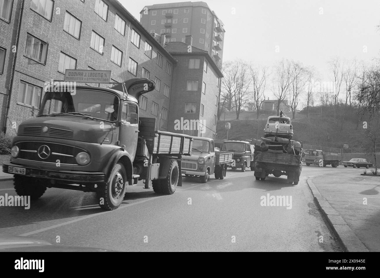 Actual 18 1 1974 Wreck on derailmentOslo Renholdsverk picks up car