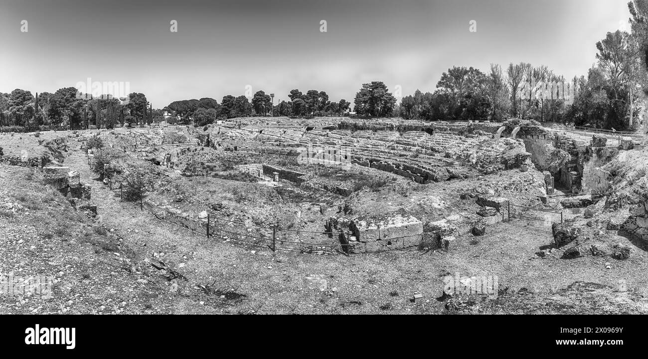 Sicily syracuse amphitheatre Black and White Stock Photos & Images - Alamy
