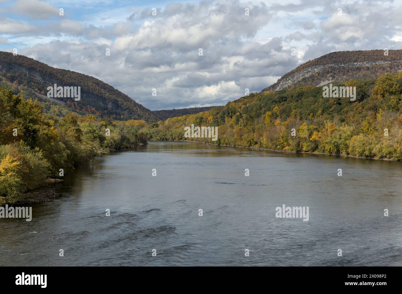 delaware water gap view from viaduct (autumn with fall colors, trees changing) beautiful landscape Pennsylvania and new jersey border (river, sky, tre Stock Photo