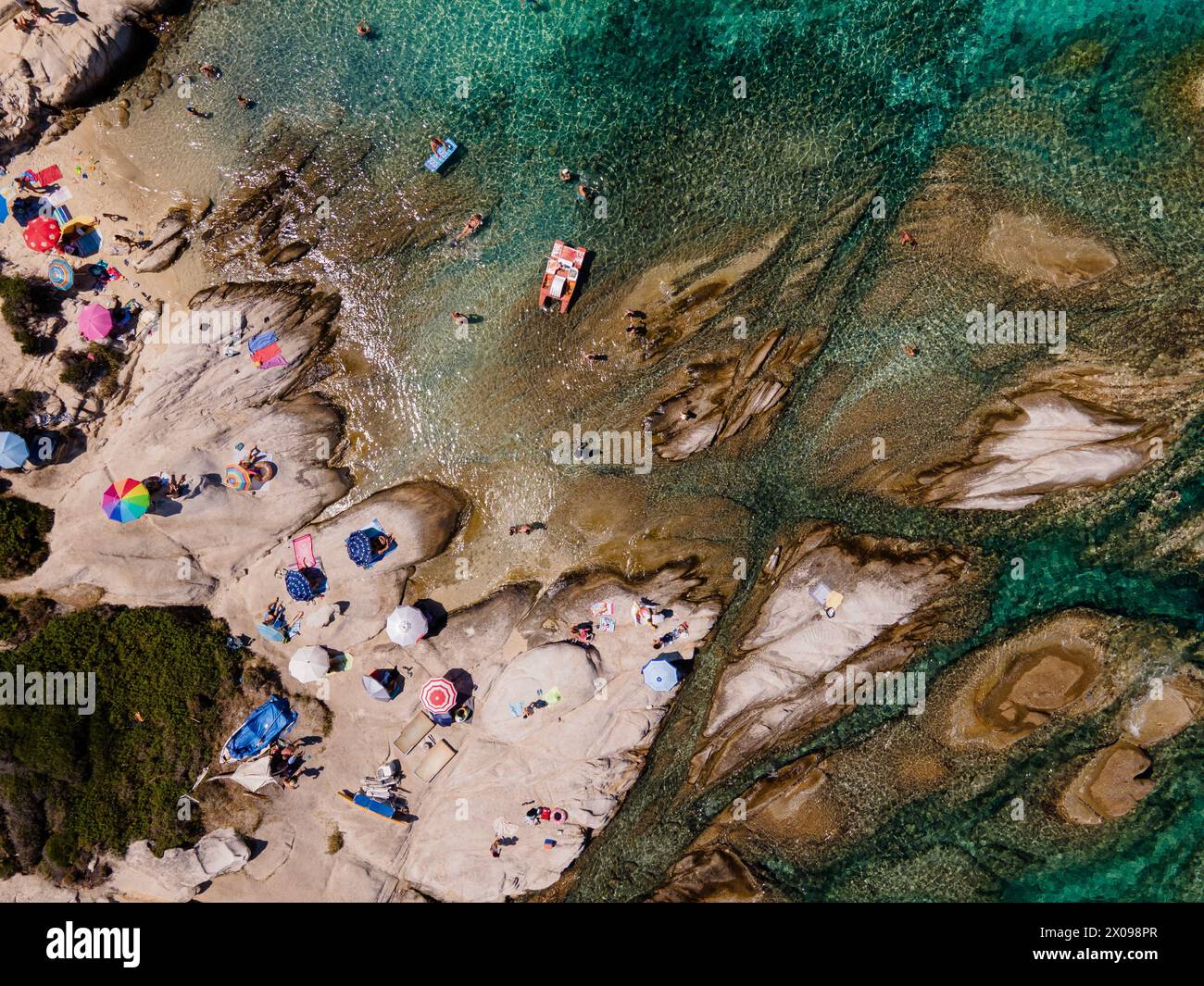 Drone view umbrellas on beach hi-res stock photography and images - Alamy