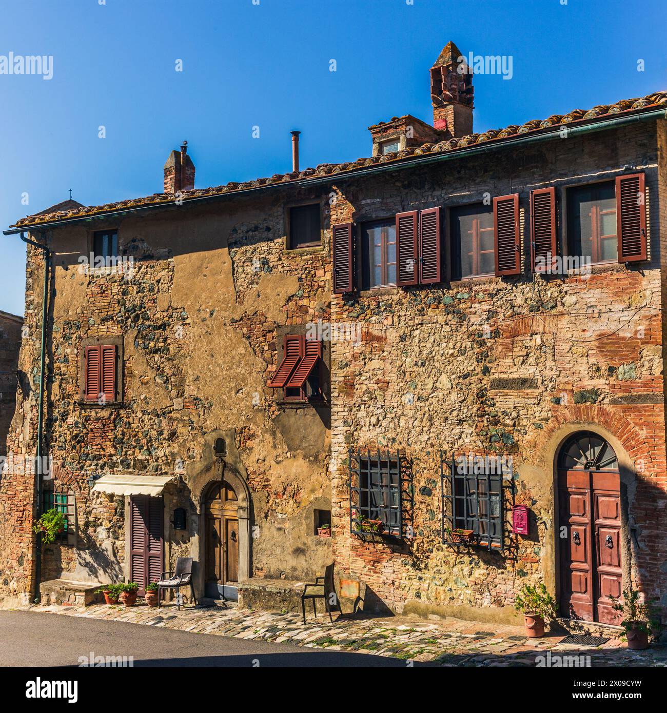 The colorful medieval houses and alleys of a Tuscan village Stock Photo ...