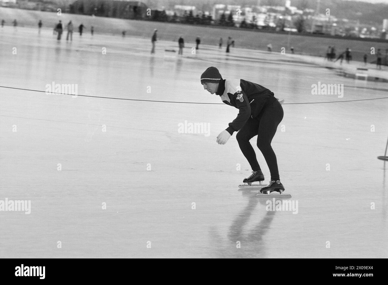 Aktuell 44-6-1973 : Stjernenes sportIdrett er politikk. Skøytesporten er enormt populær i Norge, som underholdning. Som en bevegelse for å få folk til å gå på skøyter er den lite vellykket. Skøyteforbundet satser på eliten. En må kunne si at det knapt er plass for masseidrett på isen. Det er stjernenes sport.  Foto. Aage Storløkken / Ivar Aaserud / Aktuell / NTB ***FOTO IKKE BILDEBEHANDLET***    This text has been automatically translated! Stock Photo