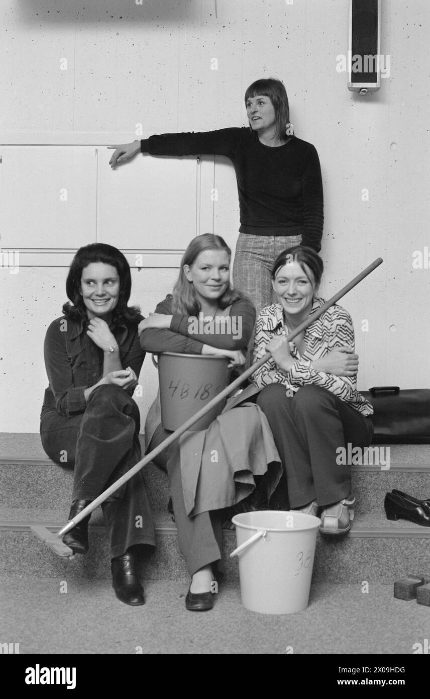 Current 04 - 4 - 1974: A game about womenThe National Theater has staged an outreach play, 'Jenteloven'. The background of the play is unwritten laws that many women have lived with. 'Jenteloven' is a game about women and also about the game society plays with them. The play was created as a collaboration between Gunnar Alme, Eilif Armand, Frøydis Armand, Anja Breien, Åsmund Feidje, Sigurd Haugen, Veslemøy Haslun, Kjell Kjær, Liv Køltzow, Truls Kwetzinsky, Lars Andreas Larsen, Finn Ludt, Katja Medbøe, Anne- Marie Ottersen and Margrethe Aaby.  From left: Anja Breien, , Veslemøy Haslund, Margret Stock Photo