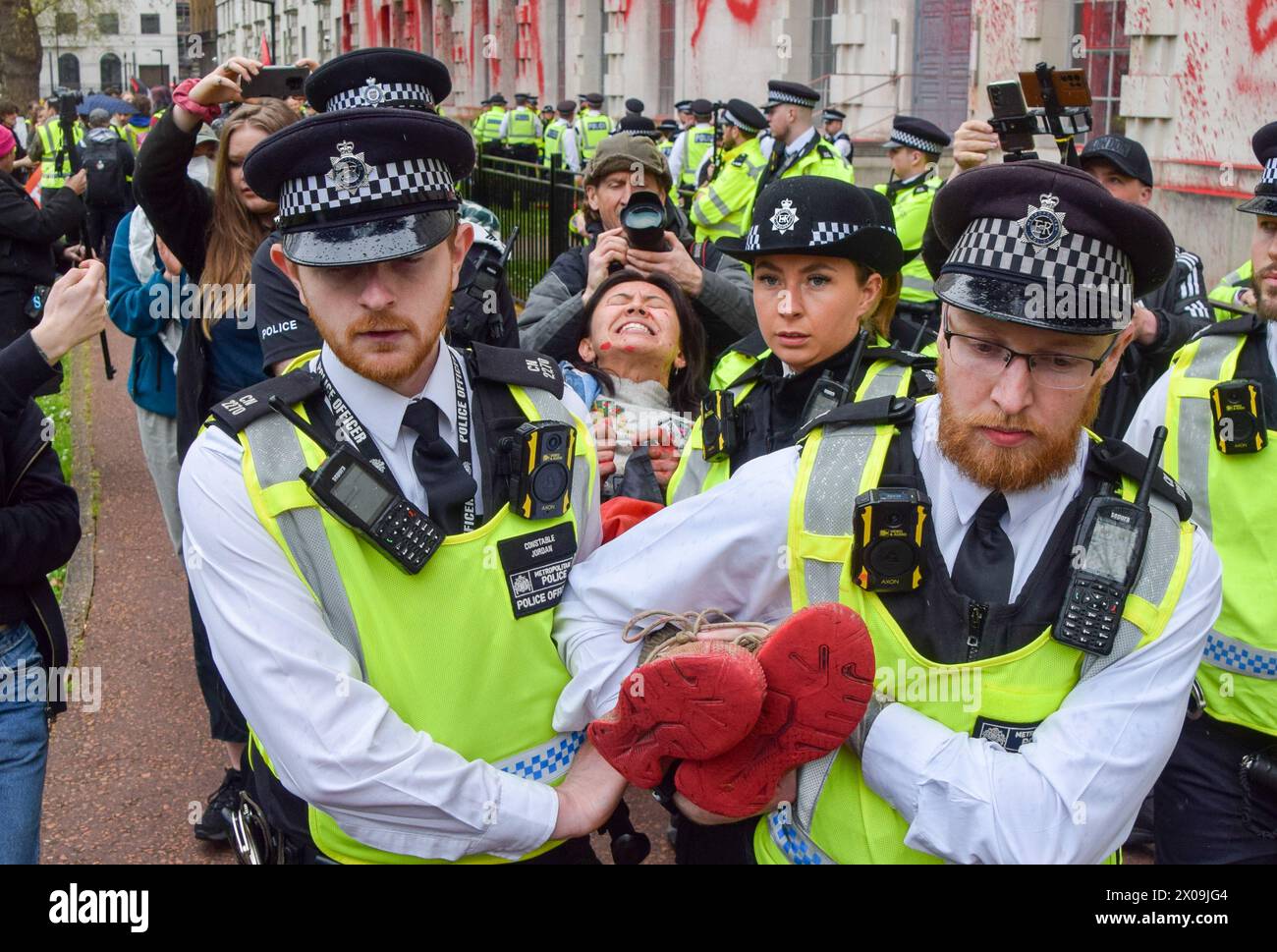 Female police officer arresting woman hi-res stock photography and ...