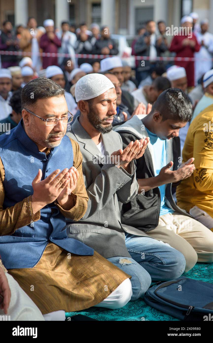 Muslim Rome Rome, Italy. 10th Apr, 2024. Muslim men pray on Eid al-Fitr to ...