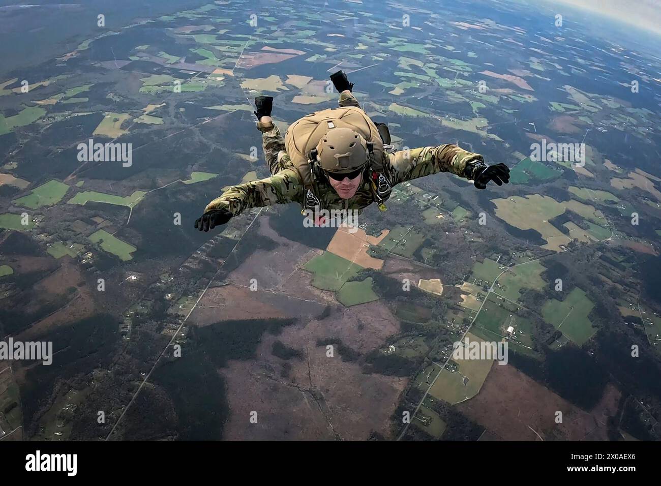 SUFFOLK, Va. - U.S. Navy explosive ordnance disposal (EOD) technicians ...