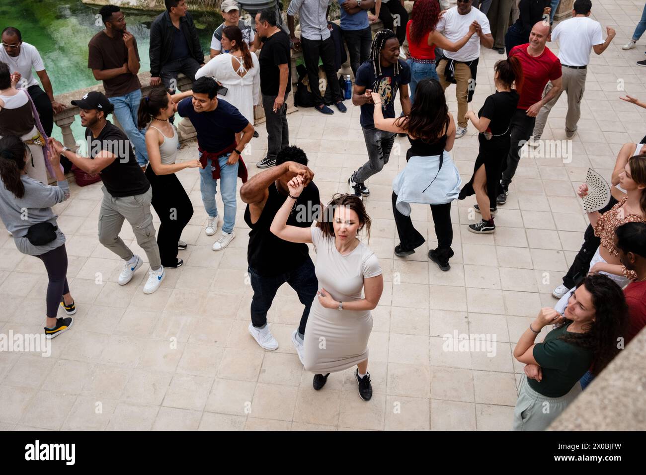 SALSA, CITY PARK, BARCELONA Couples dance around the terraces of the