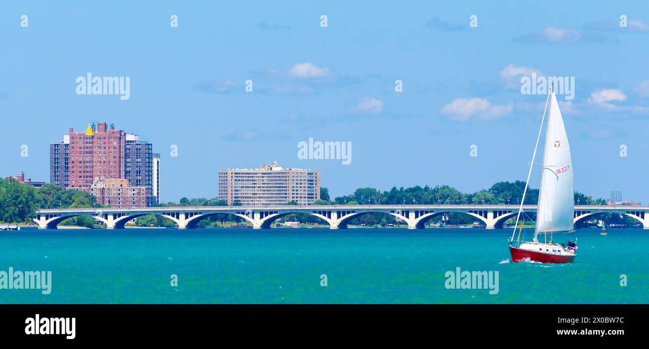 The Detroit River in Detroit, Michigan, USA, with Belle Isle's Macarthur Bridge in the background. Stock Photo