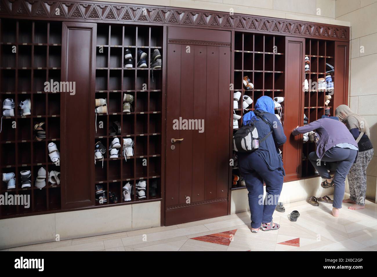 Rack room shoes hi res stock photography and images Alamy