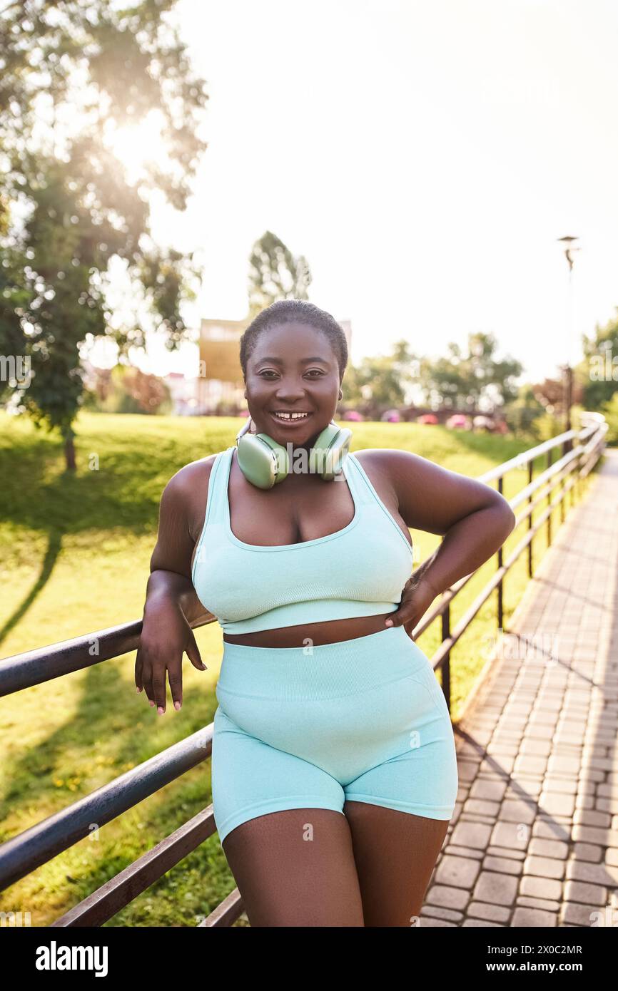 Curvy woman poses hi-res stock photography and images - Alamy