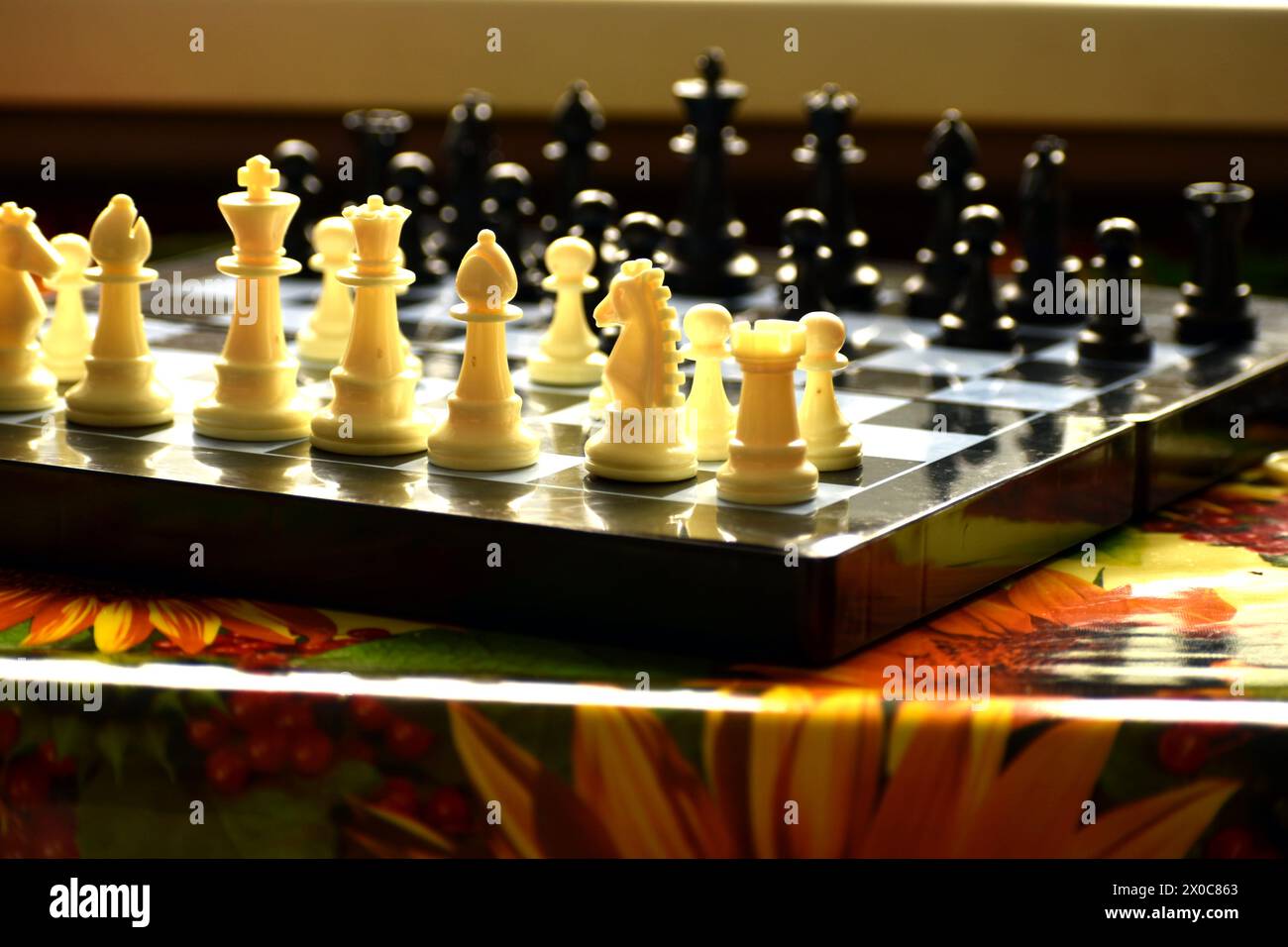 Side view of a chessboard and the pieces placed on it Stock Photo - Alamy