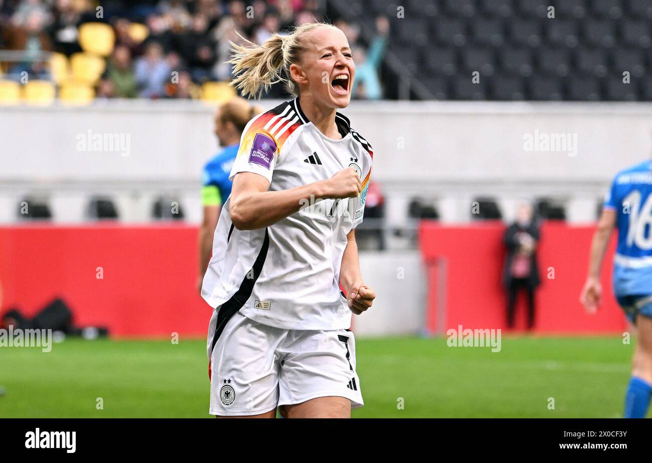 Football, Germany, Women's national team, European Championship qualification, Tivoli Aachen: Germany - Iceland; Lea Schüller (GER) celebrates after scoring Stock Photo