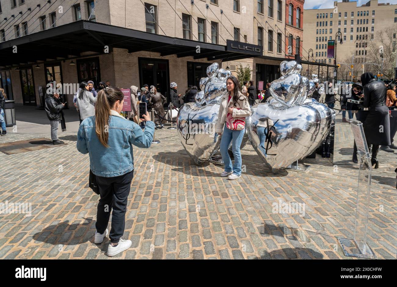 The fashionable flock to Gansevoort Plaza in the Meatpacking District ...