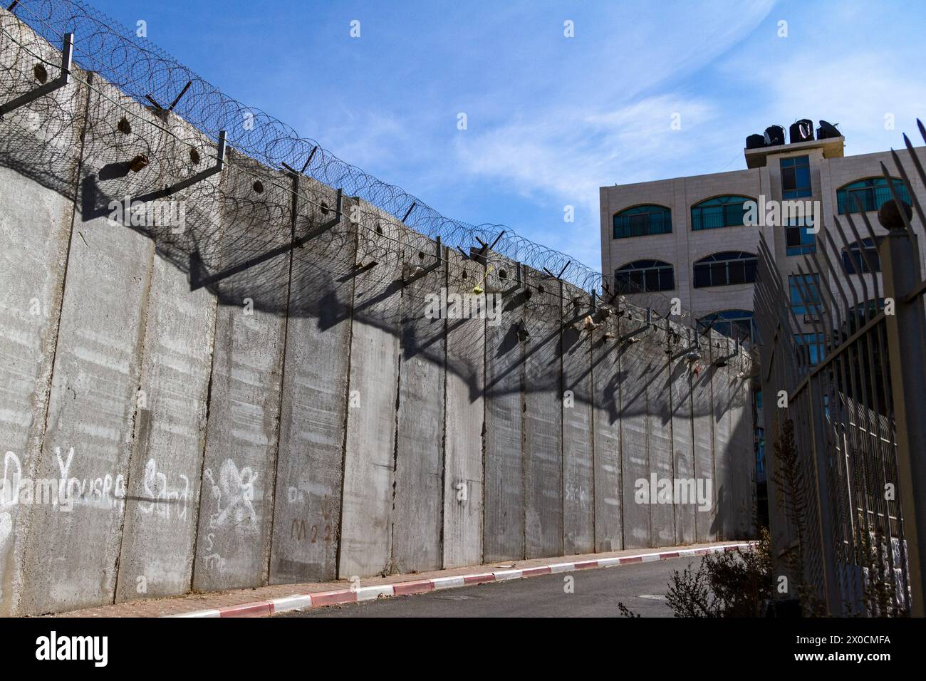 Separation barrier israel al ram hi-res stock photography and images ...