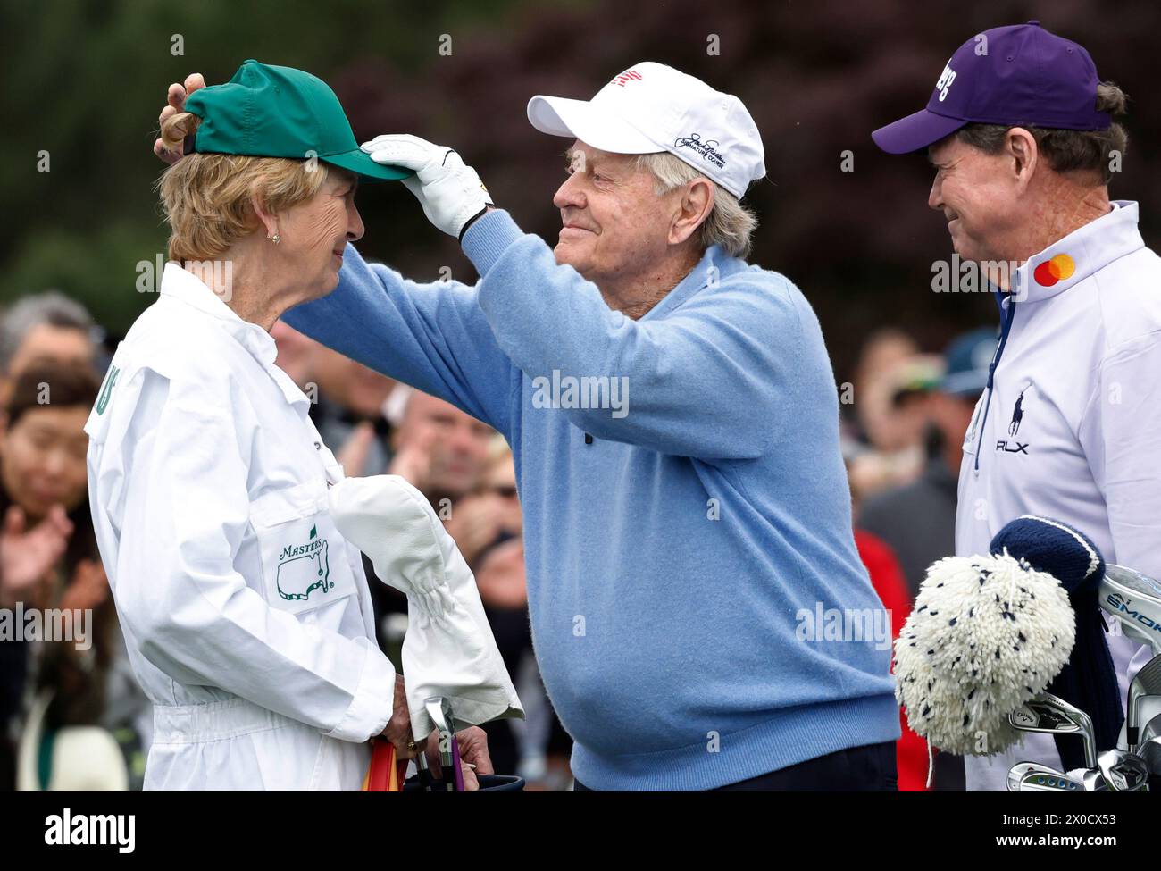 Augusta, United States. 11th Apr, 2024. Honorary starter Jack Nicklaus places a green caddies cap on his wife Barbara as Tom Watson watches before teeing off on the first hole before the first round of the Masters Tournament at Augusta National Golf Club in Augusta, Georgia on Thursday, April 11, 2024. Photo by John Angelillo/UPI Credit: UPI/Alamy Live News Stock Photo