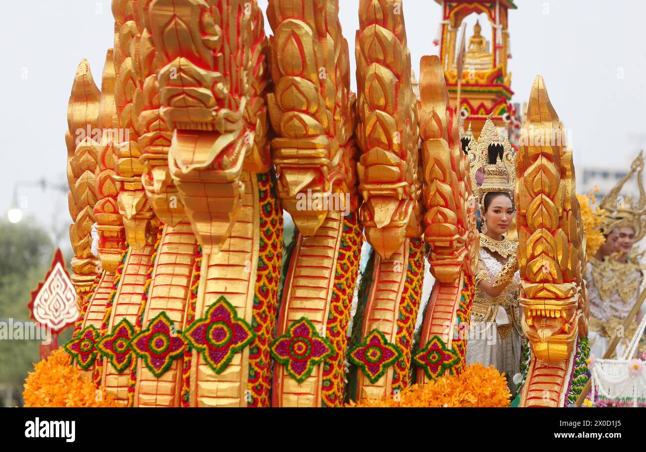 A performer takes part in a parade during the celebration of the Maha Songkran World Water Festival in Bangkok. The event was held to promote tourism in Thailand. (Photo by Chaiwat Subprasom / SOPA Images/Sipa USA) Stock Photo