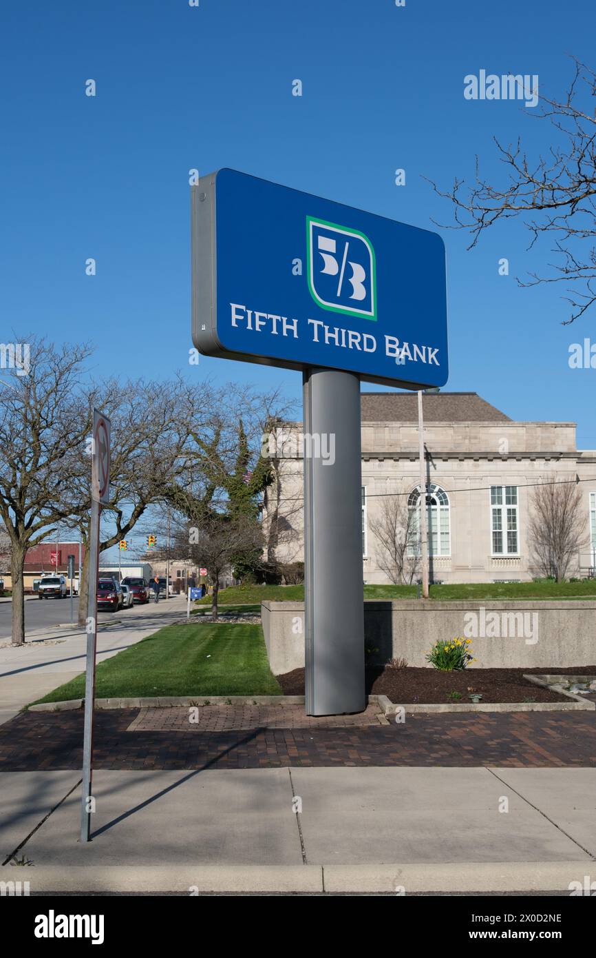 Fifth Third Bank Sign Stock Photo - Alamy